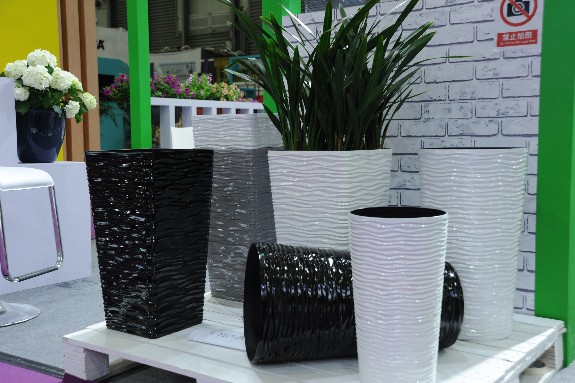 Is Kailai the largest manufacturer of plastic planter POTS in China?